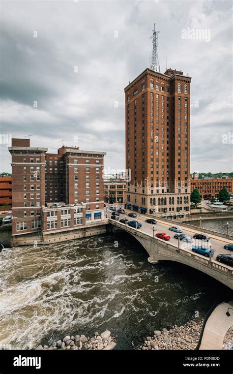 The Fox River and buildings in downtown Aurora, Illinois Stock Photo - Alamy