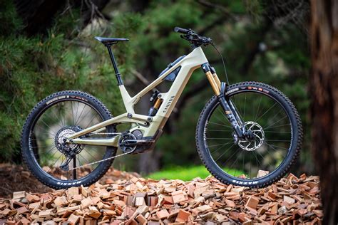 2023 Canyon Torque:ON CF Review | Could this be too much bike?