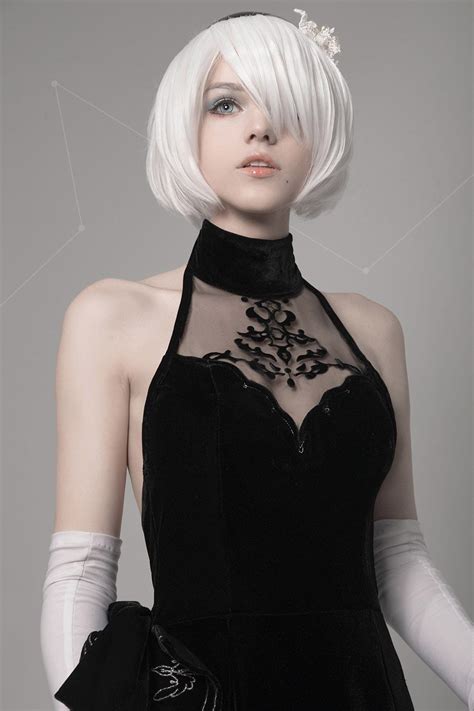 NieR Automata | Cosplay feminino, Garotas, Poses femininas