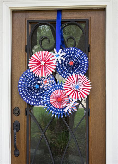 Fireworks DIY Wreath Idea | AllFreeHolidayCrafts.com