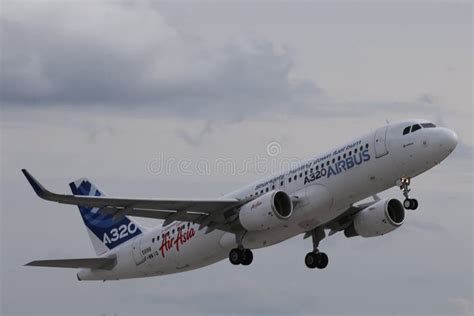 Airbus A320 with New Sharklets Editorial Stock Photo - Image of takeoff, berlin: 26613798