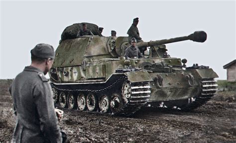 A Ferdinand Tank Destroyer at Kursk 1943. Interesting to see how the camo is visible in some ...