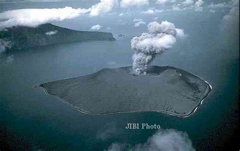 GUNUNG BERAPI : Jangan Panik, Anak Gunung Krakatau Saat Ini Normal ...