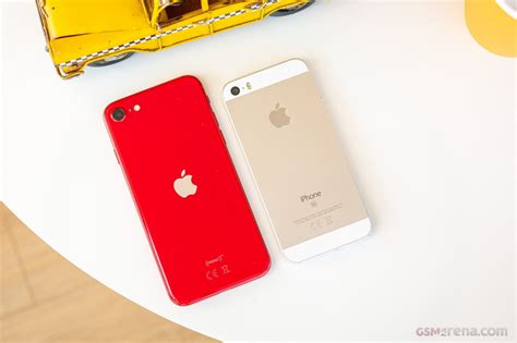 iPhone SE 2020 vs iPhone XR - Which one is the best in 2023?