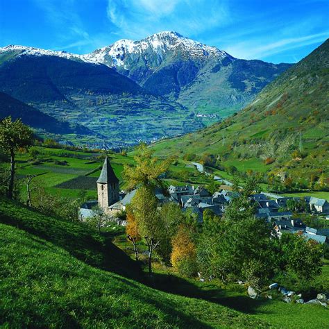 Captivating Pyrenees: Explore the Beauty of Escunhau in Spain