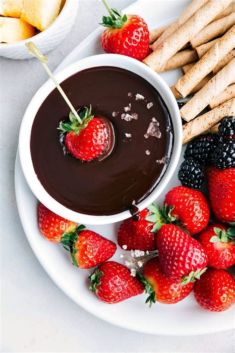 Easy Chocolate Fondue {5 Ingredients} | Chelsea's Messy Apron