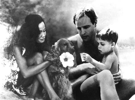 Marlon Brando pictured with Tarita Teriipia and their son, Teihotu ...