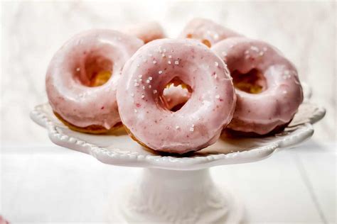 Easy Strawberry Baked Donut Recipe - 31 Daily