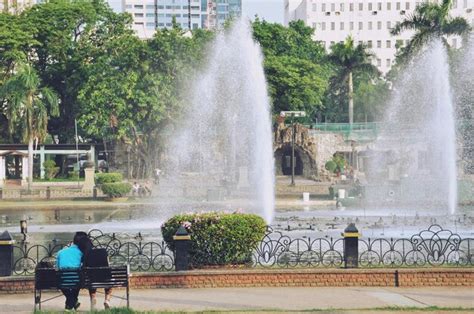 Premium Photo | Fountain in park