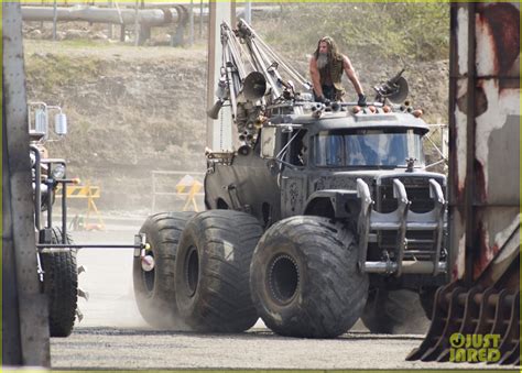 Chris Hemsworth Is Barely Recognizable on Set of 'Mad Max' Prequel 'Furiosa': Photo 4806193 ...