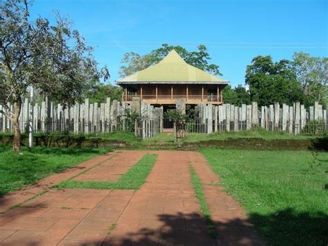 The 1,600 Stone Pillars of Lovamahapaya | Amusing Planet