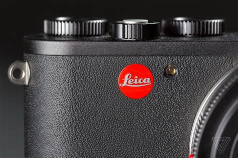 Leica’s new CL is a small mirrorless camera with vintage charm - The Verge