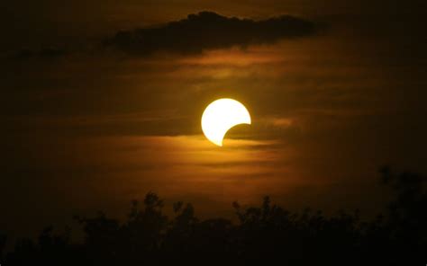 New Moon & Solar Eclipse This Weekend - Somya Devi Vedic Astrology