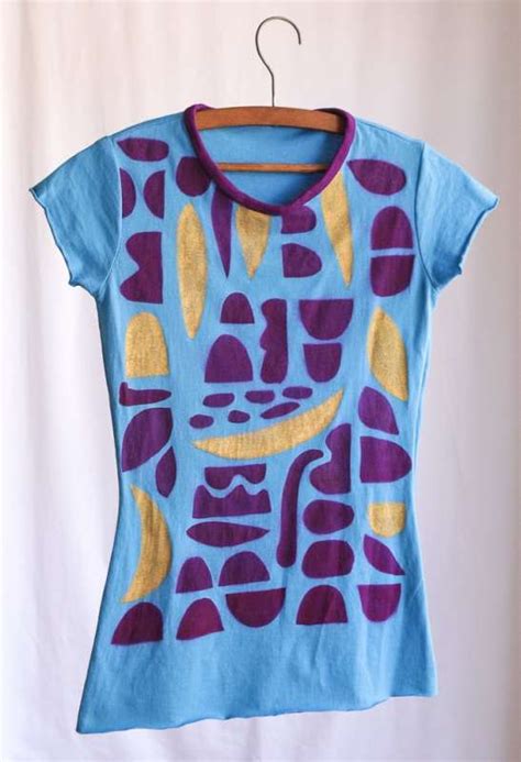 Handprinting T-Shirts - Using Hand Cut Stencils And Spraypaint