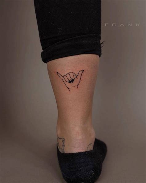 Shaka sign tattoo | Tatuajes elegantes, Tatuajes sutiles, Tatuajes ...