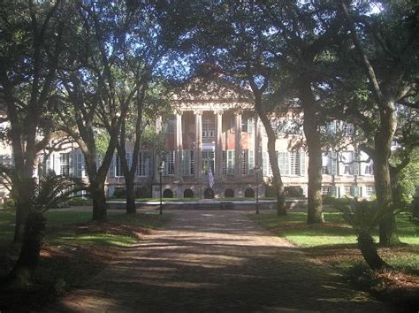 Campus clock. Famous meeting spot. - Picture of College of Charleston ...