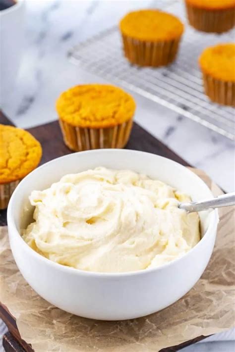 Keto Cream Cheese Frosting - 5 Ingredients - Kicking Carbs