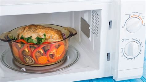 5 Foods You Should Never Reheat In The Microwave - The Singapore Women's Weekly