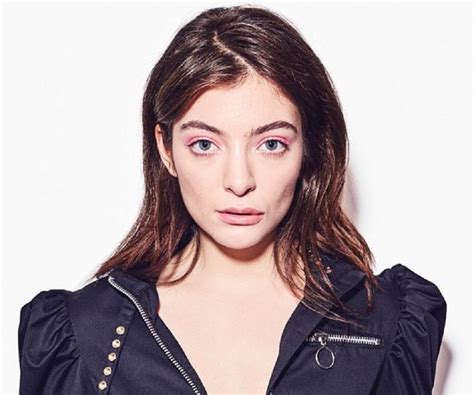 Lorde Biography - Facts, Childhood, Family Life & Achievements