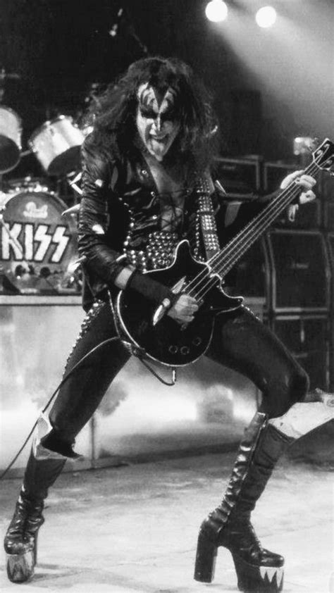 Gene Simmons-Kiss........ | Kiss band, Gene simmons, Gene simmons kiss