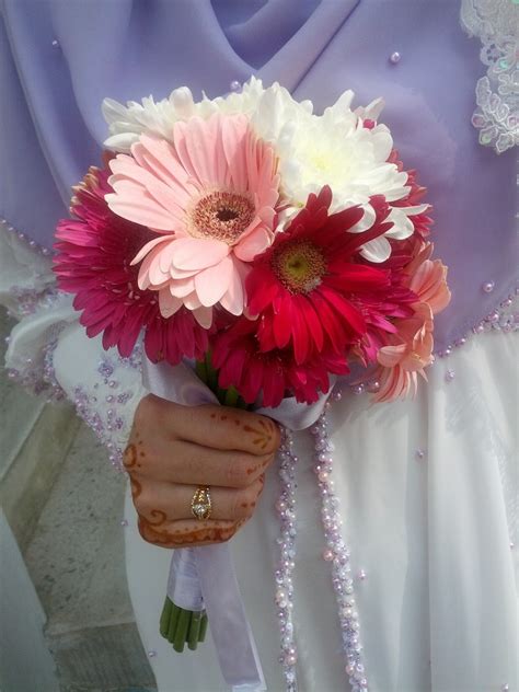 A journey of a Muslimah Bride: How to make your own fresh flower hand bouquet