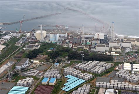 Leaks, elevated radiation plague Fukushima nuclear plant - CBS News