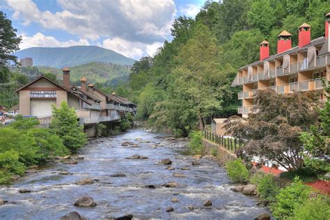 Gatlinburg River Inn in Gatlinburg | Best Rates & Deals on Orbitz