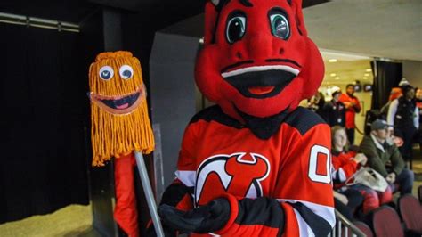 NJ Devil is fed up with Gritty's popularity, takes hammer to Flyers' mascot - Article - Bardown