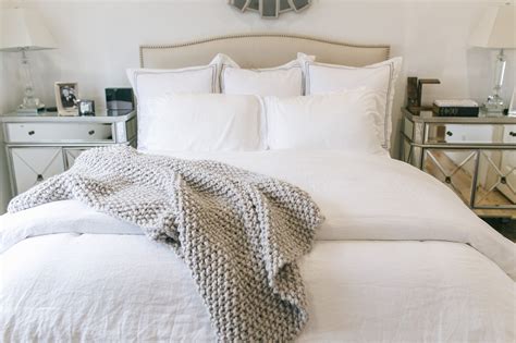 20+ Grey And White Bedding Ideas – HomeDecorish