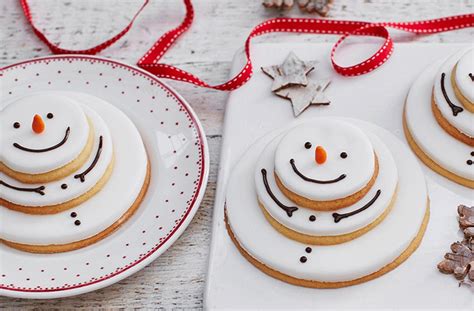 Stacking Snowmen Biscuits | Christmas Baking for Kids Recipes | Tesco ...