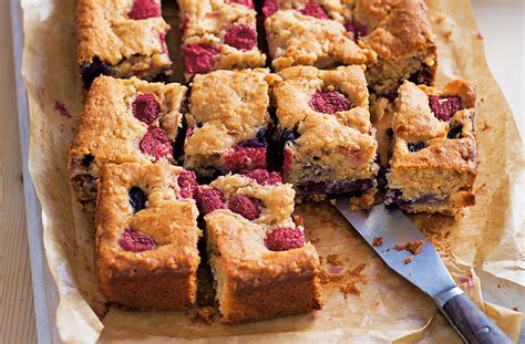 Apple, berry and yogurt traybake | Tesco Real Food