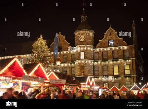 Christmas market at the old town hall Stock Photo - Alamy