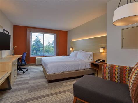 Holiday Inn Express Eugene - Springfield Guest Room & Suite Options