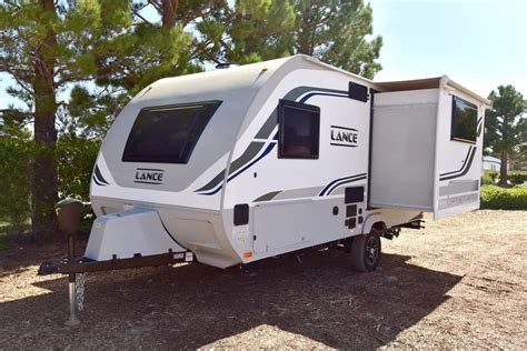 The 8 Best Lightweight Travel Trailers Under 3,000 Lbs | Kempoo.com