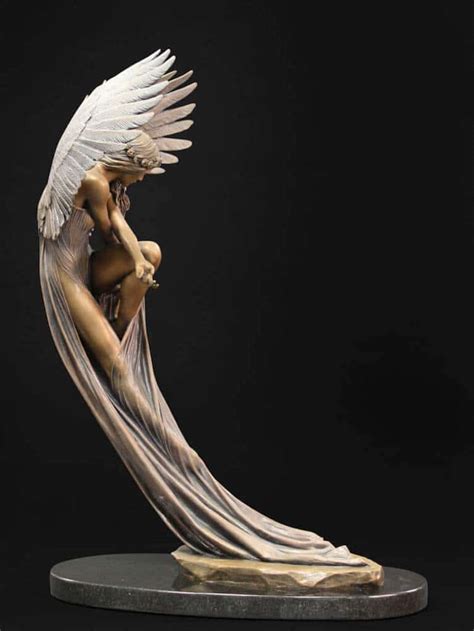 Amazing Figurative Sculpture Depicts an Ethereal Angel