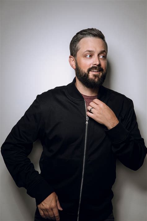 Comedian Nate Bargatze talks honking fans, his magic dad and clean podcast ahead Anaheim drive ...