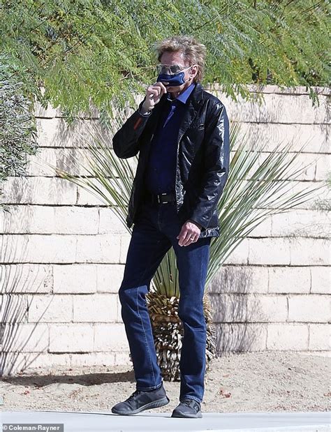 Barry Manilow, 78, puffs on vape while rocking leather jacket outside country club near Palm ...