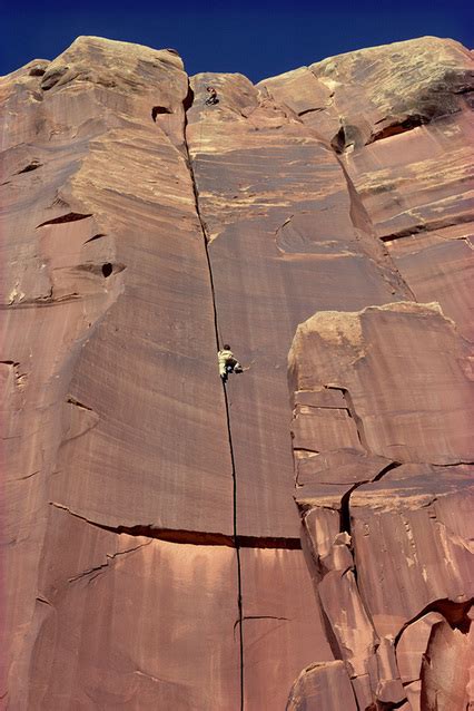 Crack Climbing Techniques - ClimbingTechniques.org