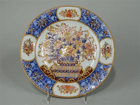 Murrays Auctioneers - Lot 93: Chinese floral decorated plate, diameter 10"