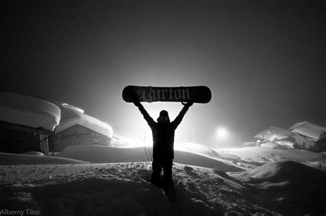 Snowboarding at night.... Thinkin about doing it tonight cause the snow is so good...lets go ...