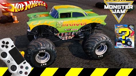 MONSTER JAM VIDEO GAME with real HOT WHEELS MONSTER TRUCKS and SURPRISE ...