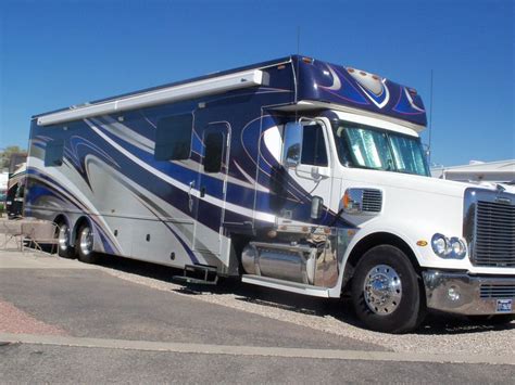 Chariot conversion on a Freightliner chassis. Very nice!...BJL | Luxury rv, Luxury campers, Rv ...