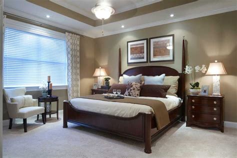 Great master bedroom: Wall color (with white molding), 4 post bed, reading area, bedding colori ...