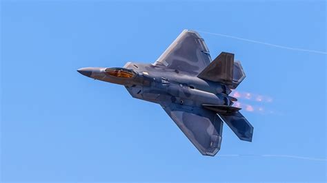 Find Out the F-22 Raptor Top Speed and Other Fun Raptor Specs