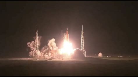 Blastoff! NASA's Artemis 1 moon rocket launches on historic first ...