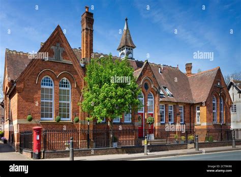 High street henley in arden hi-res stock photography and images - Alamy