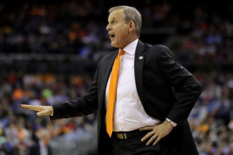 Video: Official Bumps Into Tennessee Head Coach Rick Barnes - The Spun