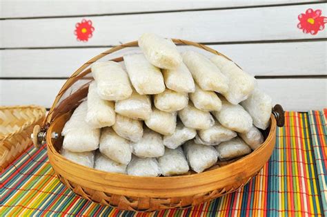 Lemper recept- Indonesische snack van ketanrijst met kruidige kip in 2020 | Rice snacks, Sticky ...