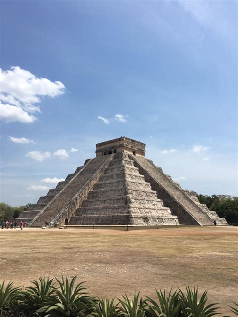 My first look at the temple of Chichen Itza in Yucatán, Mexico : travel