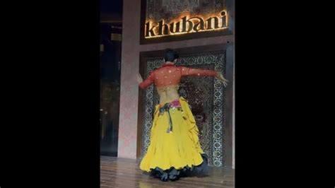 Man elegantly belly dancing to Choli Ke Peeche sets the internet on fire. Watch | Trending ...